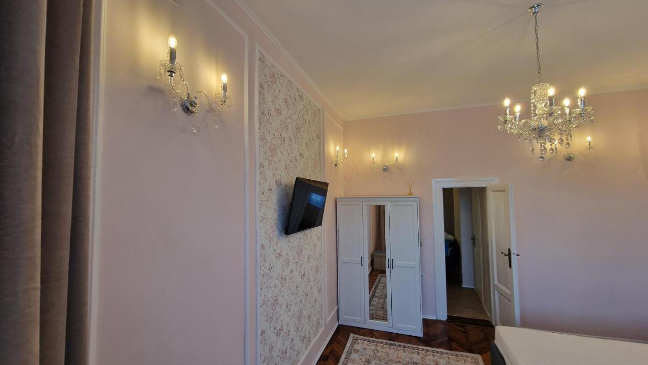 Uvs Central Luxury Apartment Oradea Exterior photo