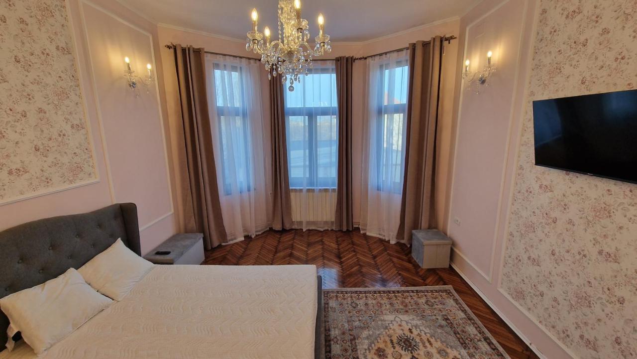 Uvs Central Luxury Apartment Oradea Exterior photo