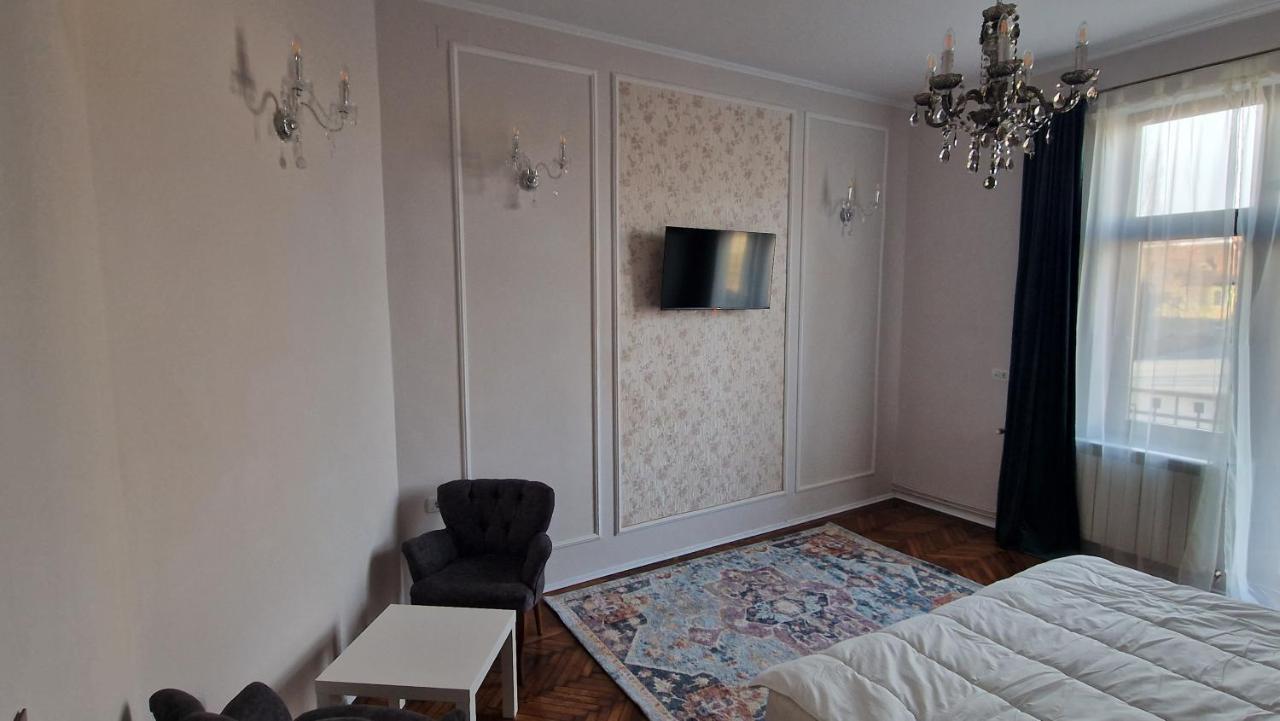 Uvs Central Luxury Apartment Oradea Exterior photo